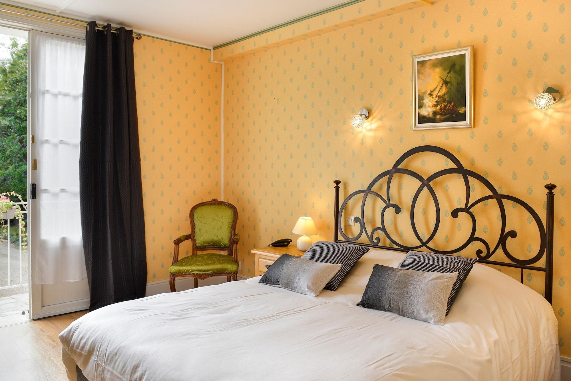 Logis Manoir De La Giraudiere Beaumont-en-Véron Eksteriør bilde