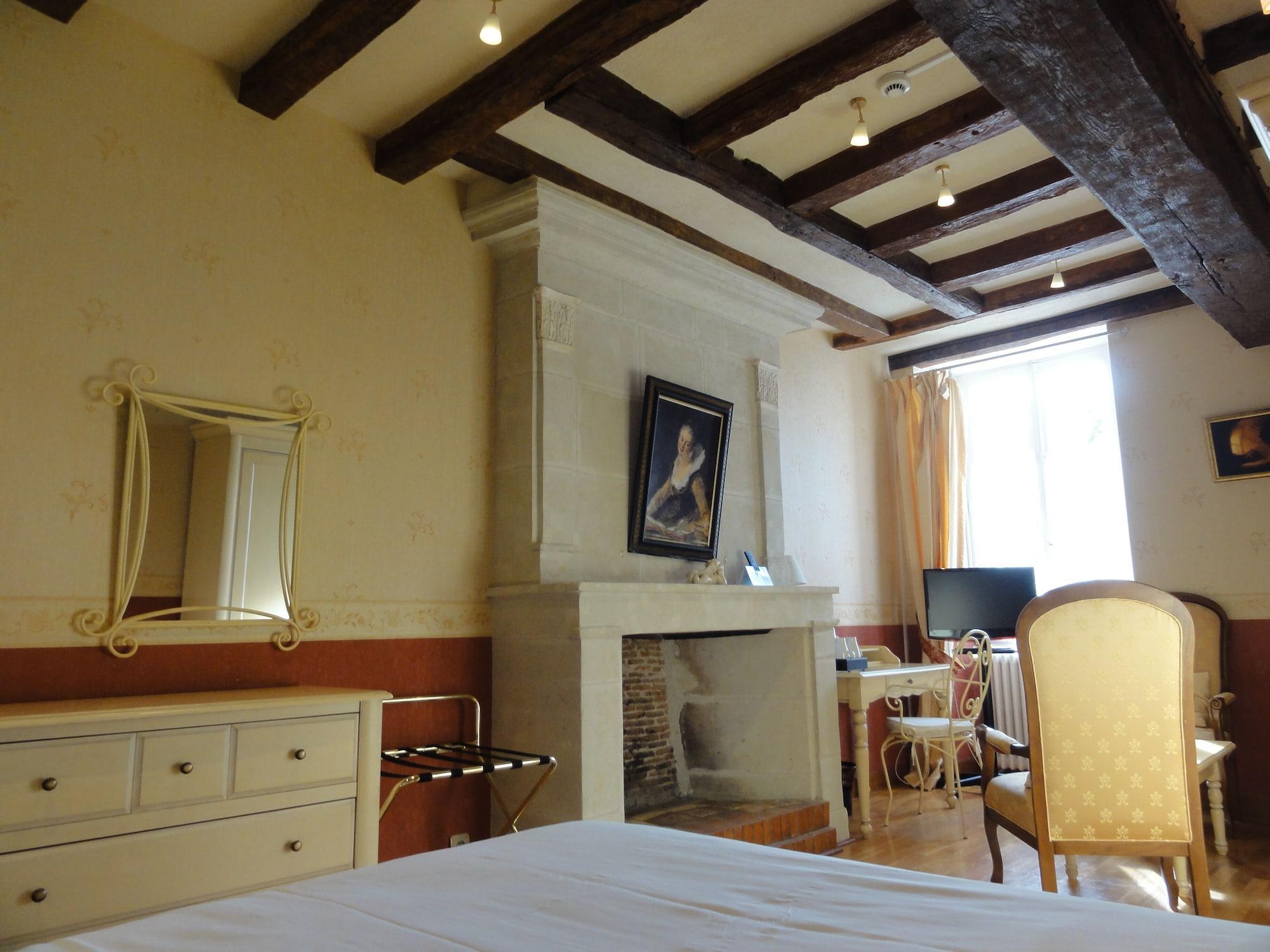 Logis Manoir De La Giraudiere Beaumont-en-Véron Eksteriør bilde