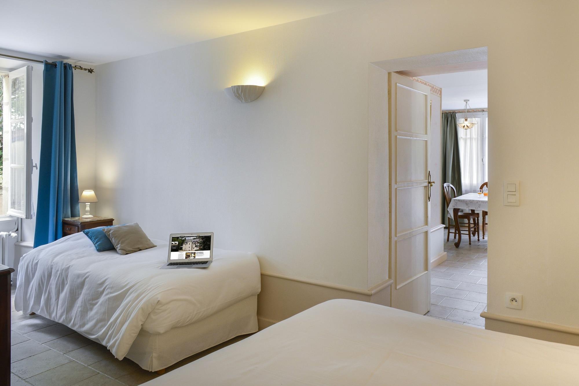 Logis Manoir De La Giraudiere Beaumont-en-Véron Eksteriør bilde