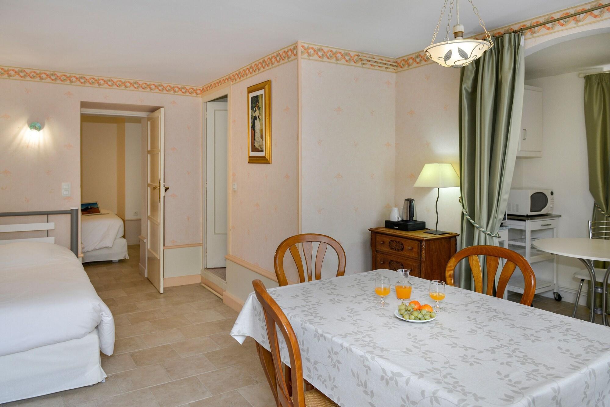 Logis Manoir De La Giraudiere Beaumont-en-Véron Eksteriør bilde