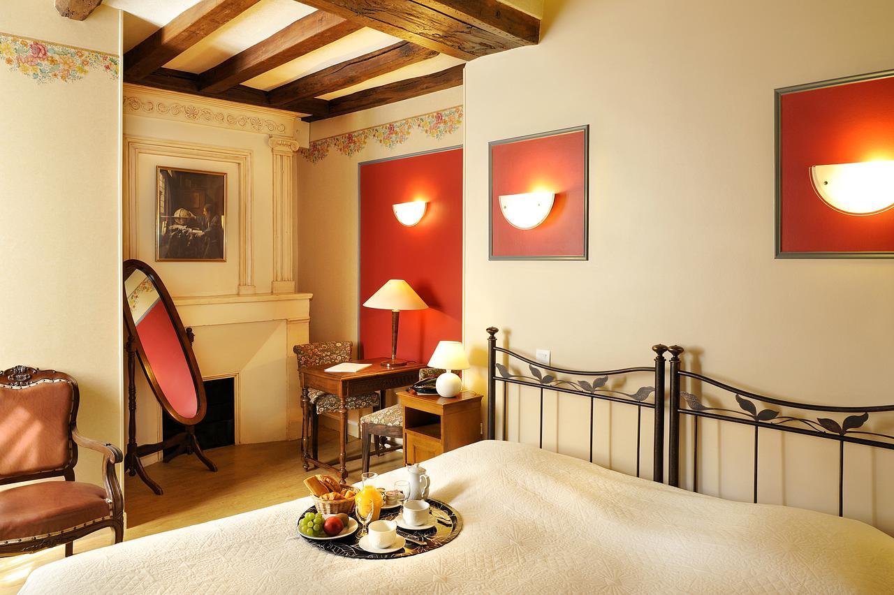 Logis Manoir De La Giraudiere Beaumont-en-Véron Eksteriør bilde