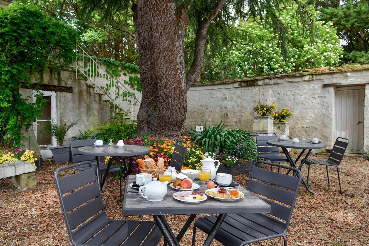 Logis Manoir De La Giraudiere Beaumont-en-Véron Eksteriør bilde
