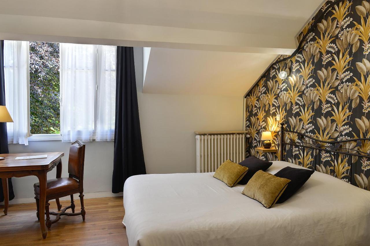 Logis Manoir De La Giraudiere Beaumont-en-Véron Eksteriør bilde