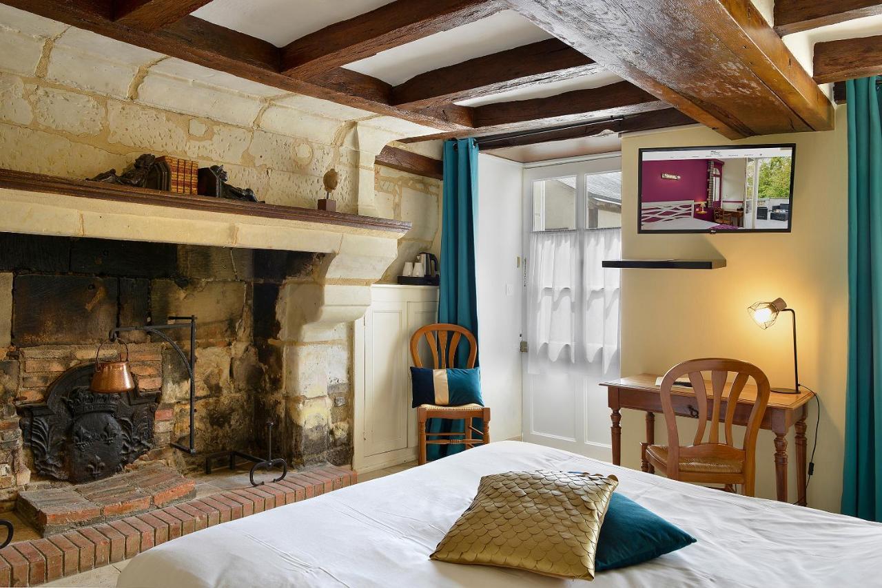 Logis Manoir De La Giraudiere Beaumont-en-Véron Eksteriør bilde