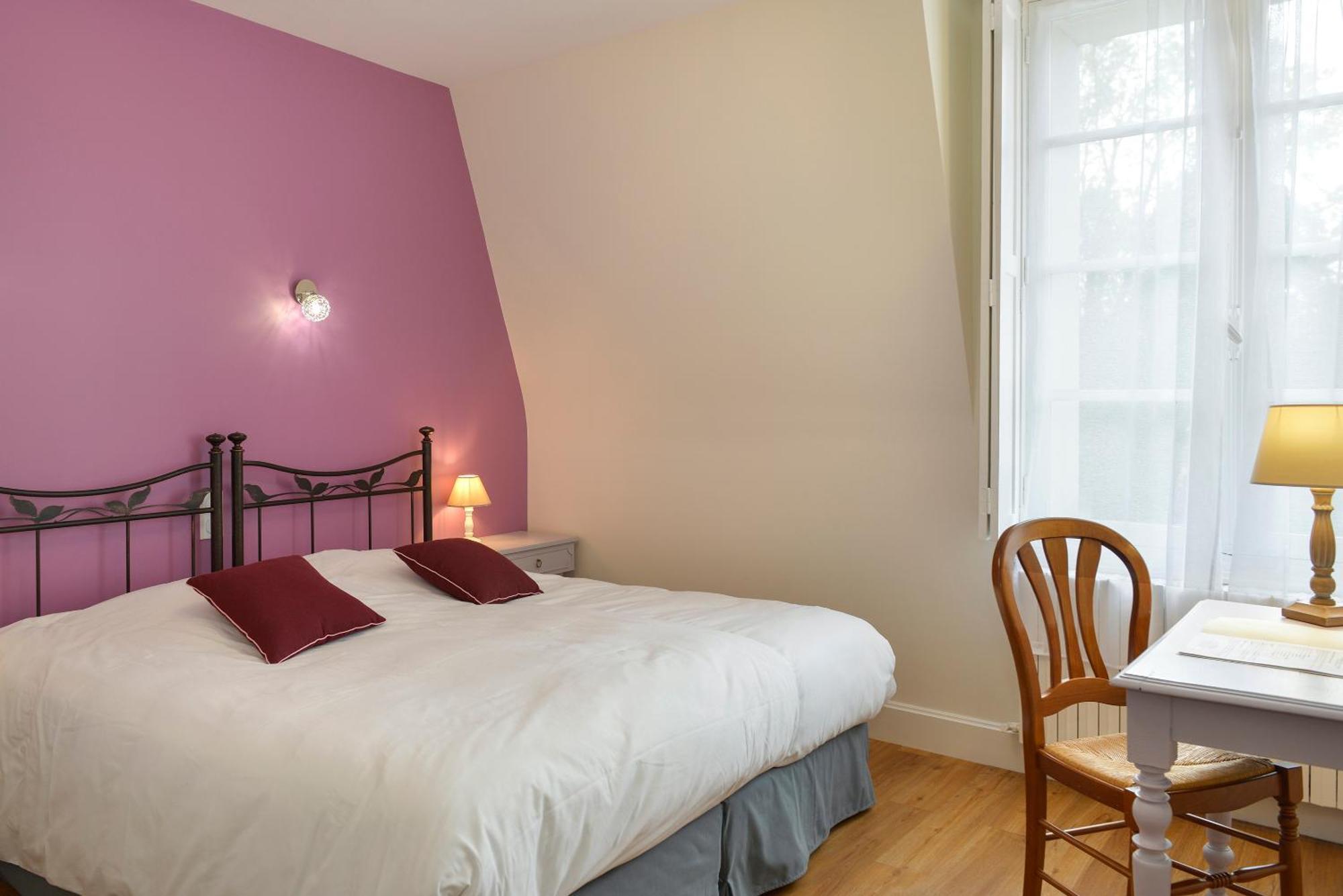 Logis Manoir De La Giraudiere Beaumont-en-Véron Eksteriør bilde