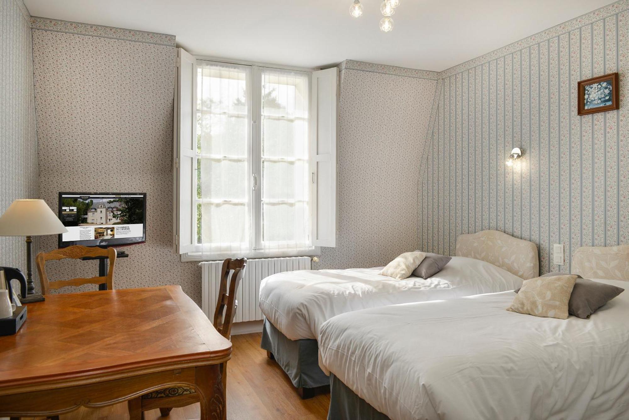 Logis Manoir De La Giraudiere Beaumont-en-Véron Eksteriør bilde