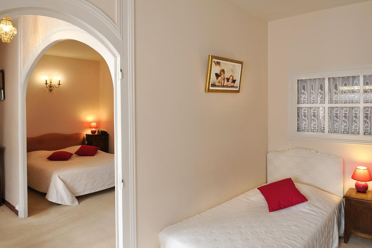 Logis Manoir De La Giraudiere Beaumont-en-Véron Eksteriør bilde
